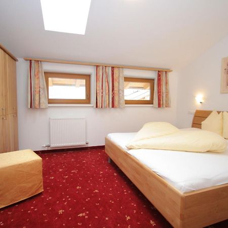 Charming Apartment In Uderns With Balcony Buitenkant foto