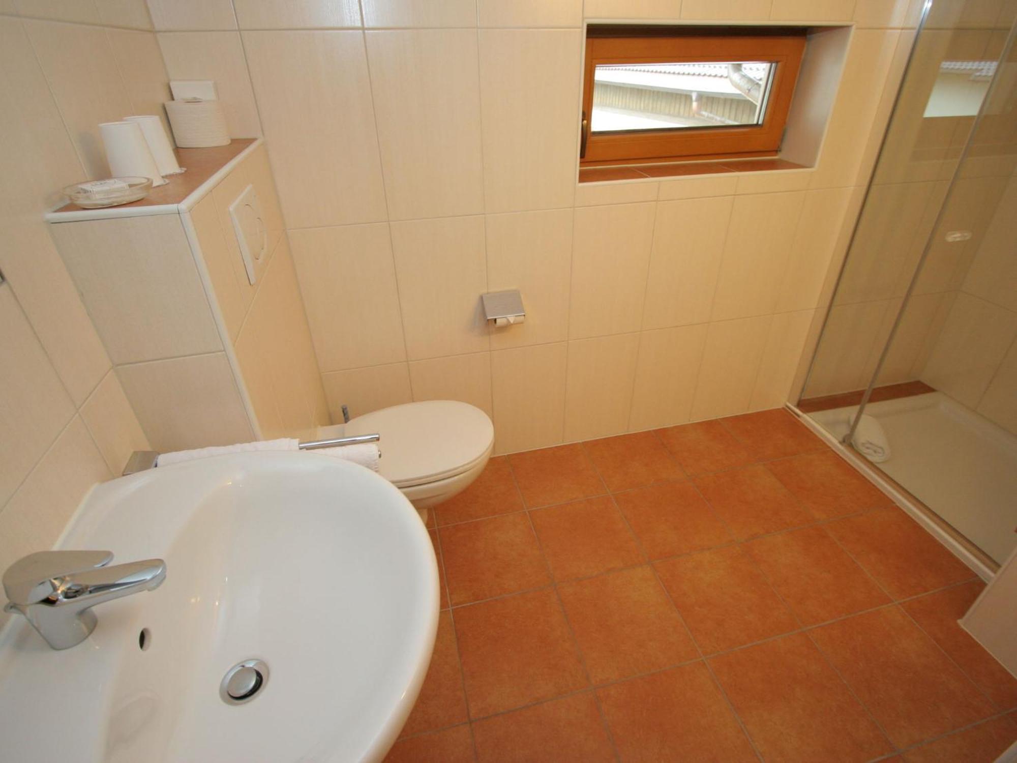 Charming Apartment In Uderns With Balcony Buitenkant foto