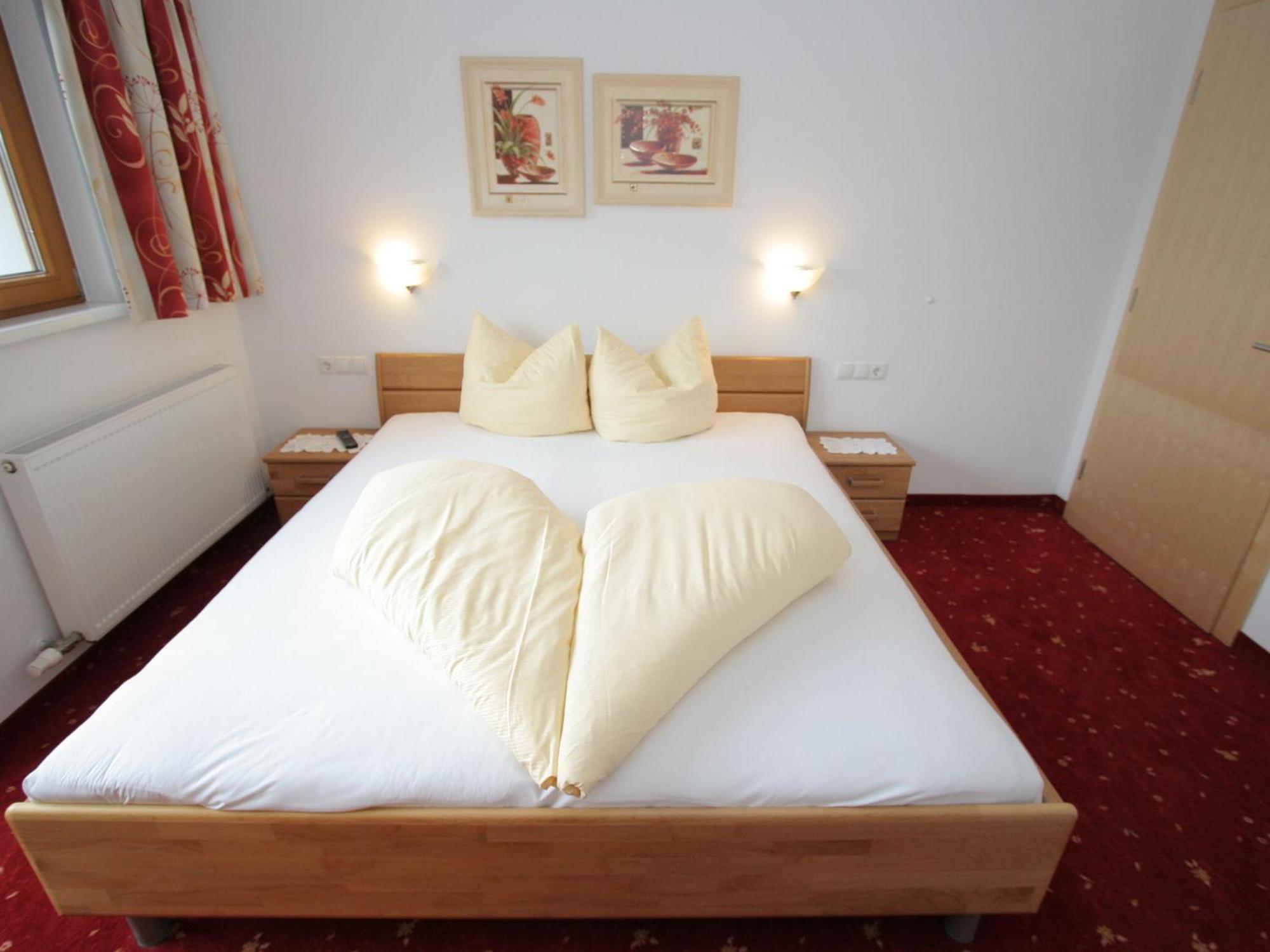 Charming Apartment In Uderns With Balcony Buitenkant foto