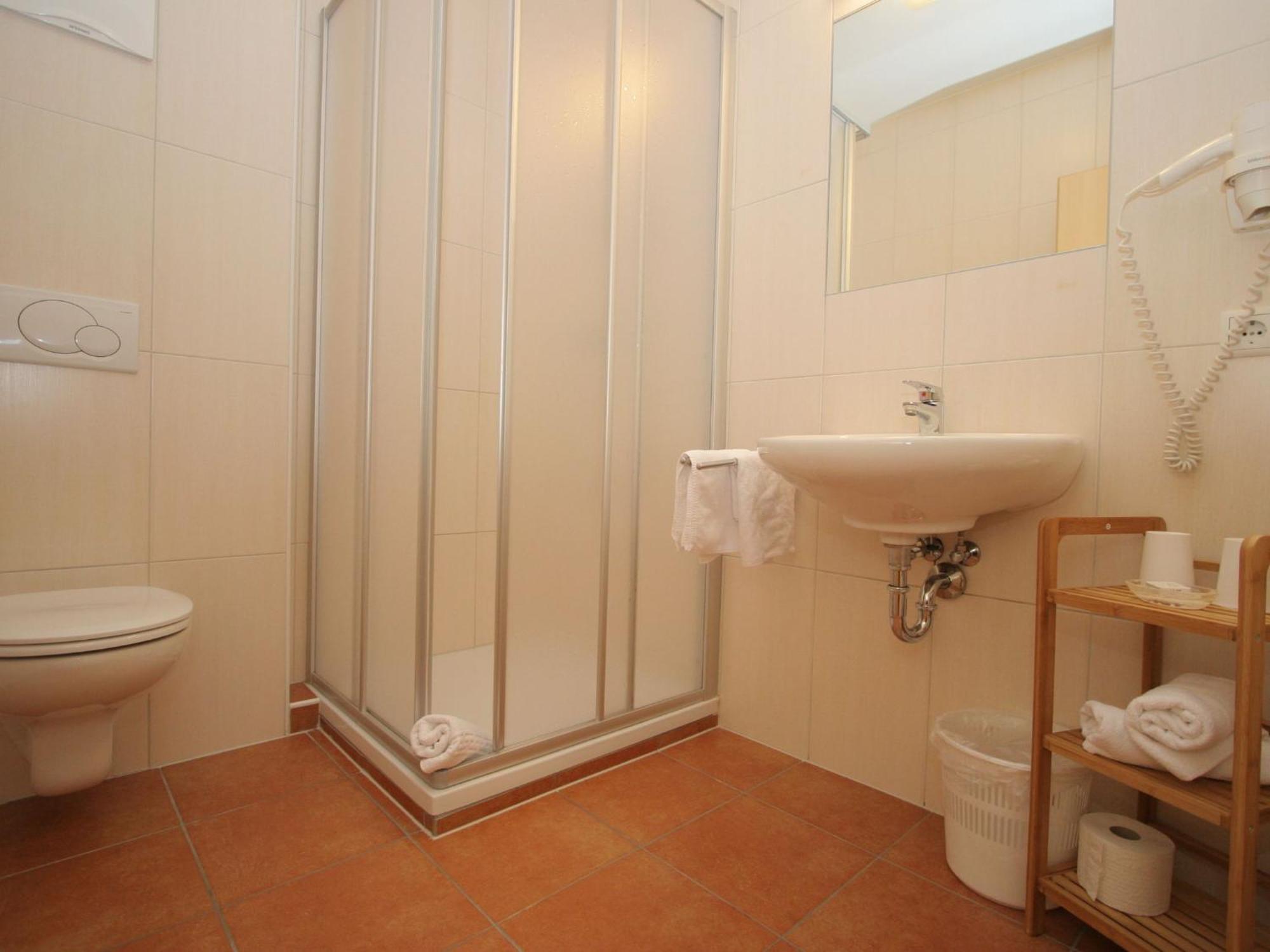 Charming Apartment In Uderns With Balcony Buitenkant foto
