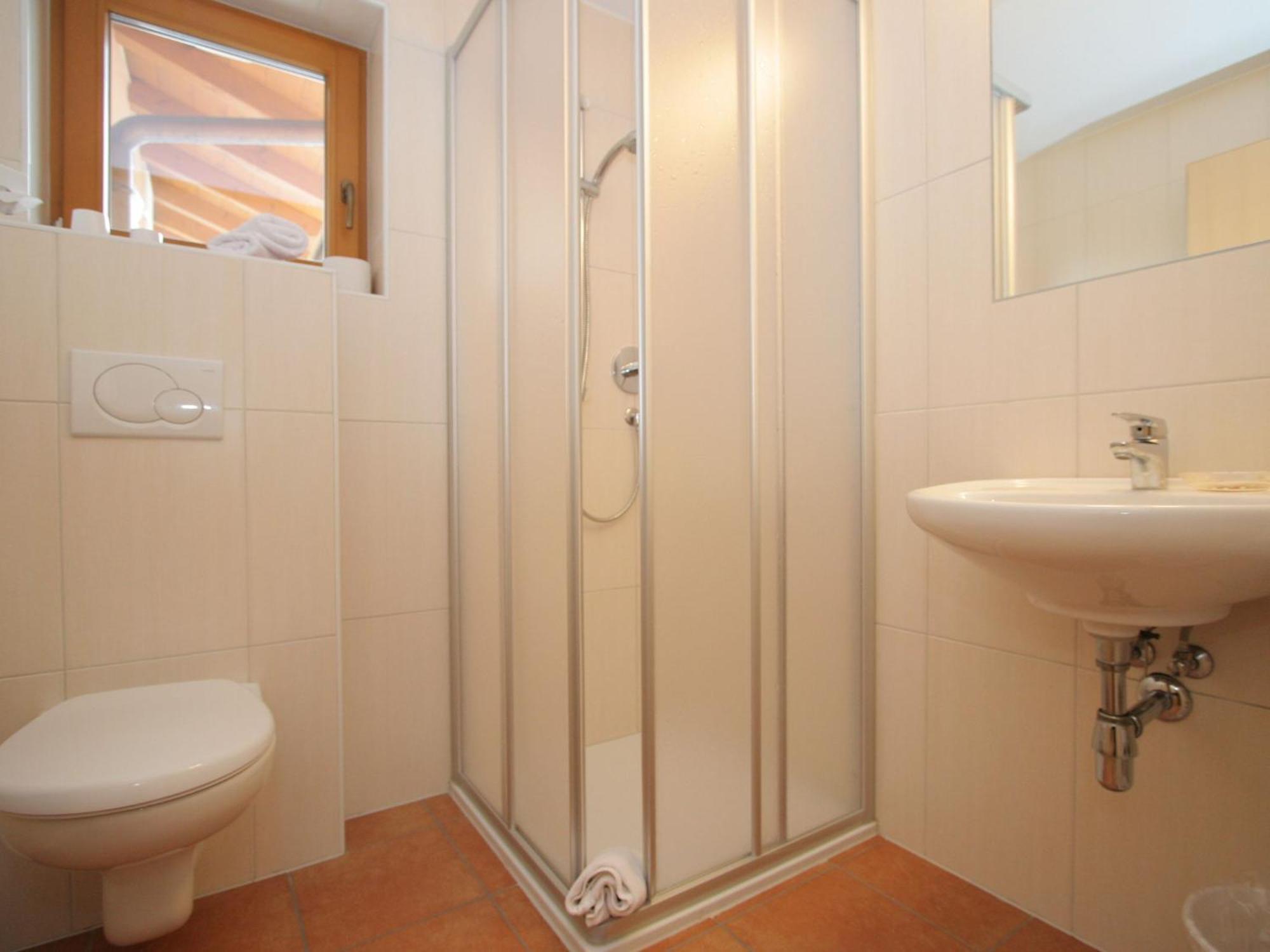 Charming Apartment In Uderns With Balcony Buitenkant foto