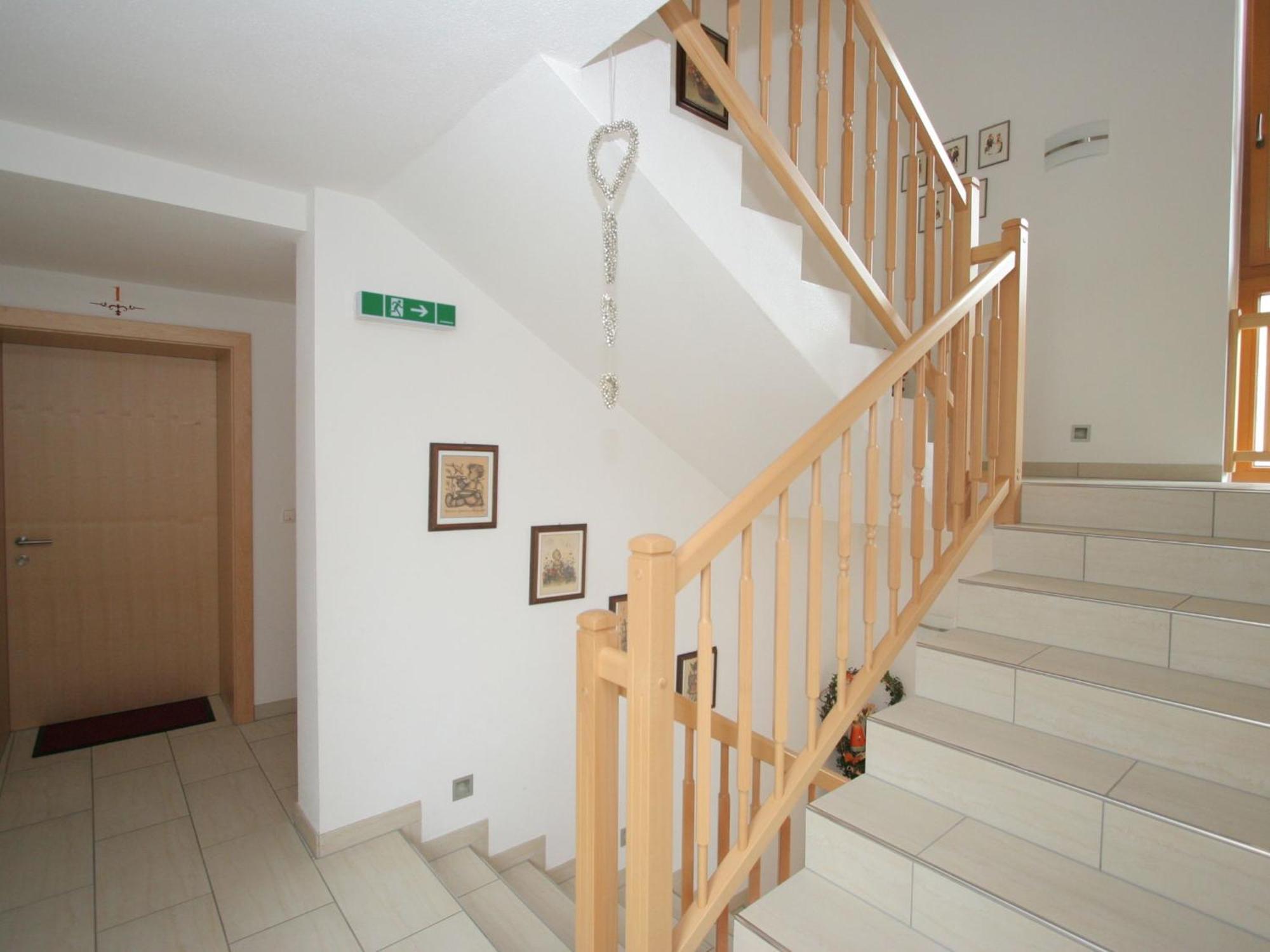 Charming Apartment In Uderns With Balcony Buitenkant foto