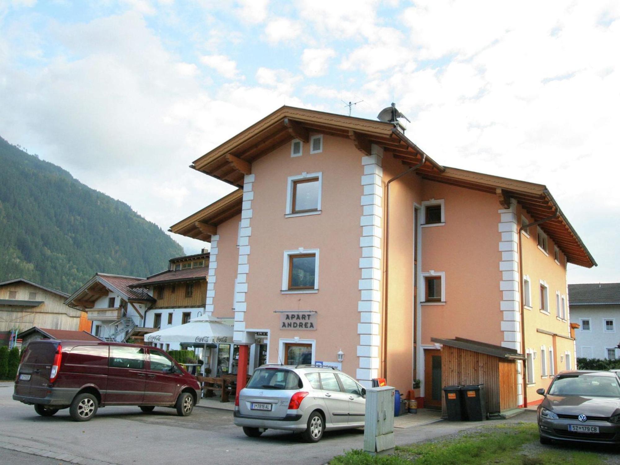 Charming Apartment In Uderns With Balcony Buitenkant foto